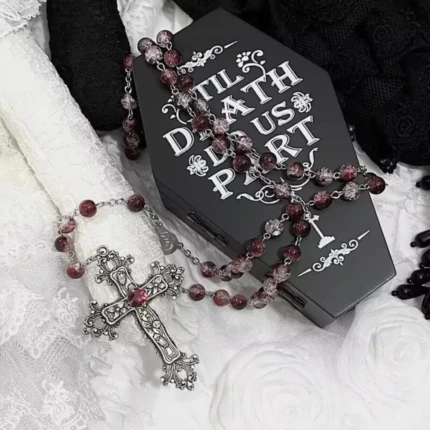 collier chapelet grains verre sur chaîne argentée rouge