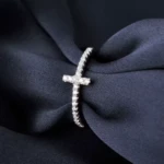 jolie bague croix chrétienne femme