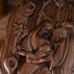 vue de près de la statue sainte trinité