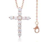 la croix chrétienne rose vue de près