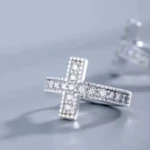 boucle d'oreille chrétienne vue de près