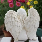 statue ange gardien vue de derrière