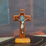 croix de saint benoit en bois