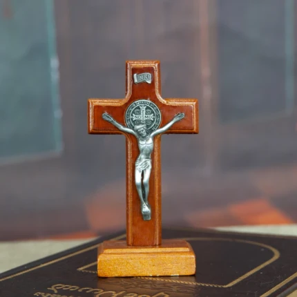 croix de saint benoit en bois