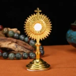 crucifix mural laiton