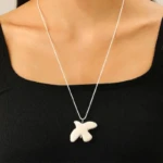 Collier colombe de la paix corde blache