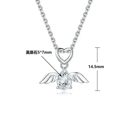 Pendentif aile d'ange en argent avec pierre de 5x7mm, chaîne fine et élégante.
